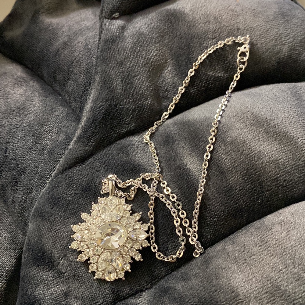 Pretty Rhinestone Pendant and necklace - Picture 5 of 7
